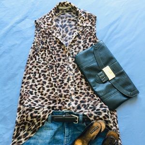 ⬇️5 for $7! Liberty Love Leo Hi-Lo Button Down